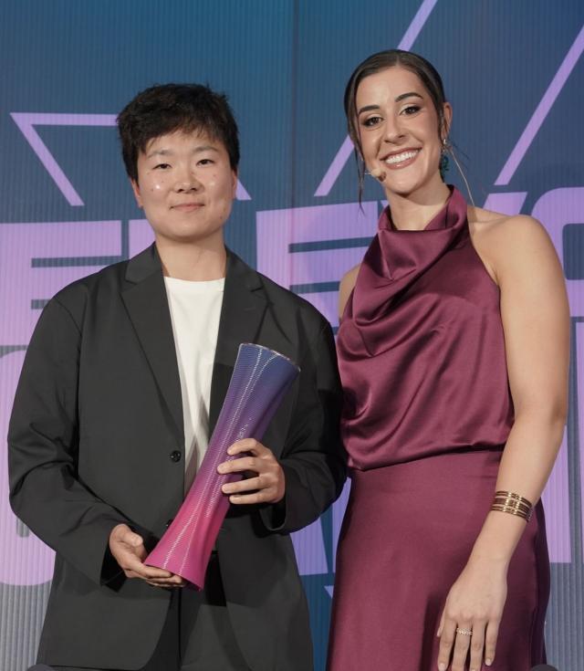 百度体育实时比分-表彰体育精神！西班牙媒体为何冰娇颁发纪念奖杯