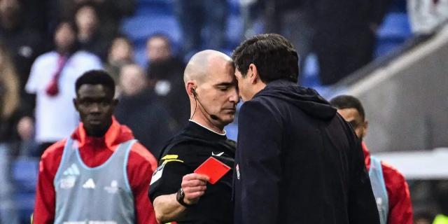 “疯”塞卡冲冠一怒向裁判，只因心系俄乌形势？